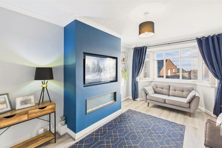 Lounge - Picture 2 of 29