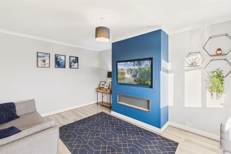 Lounge - Picture 3 of 29