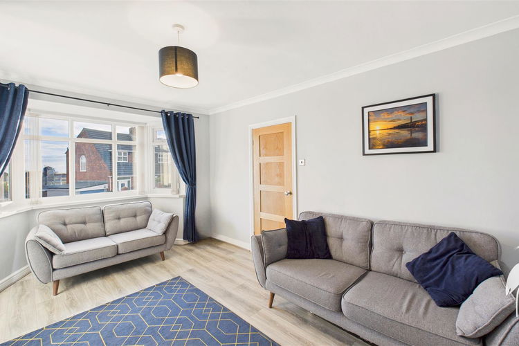 Lounge - Picture 4 of 29