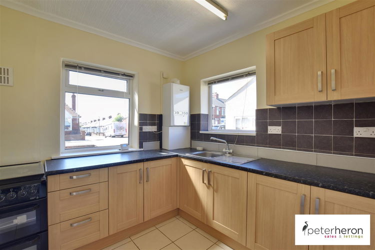 Kitchen - Picture 5 of 12