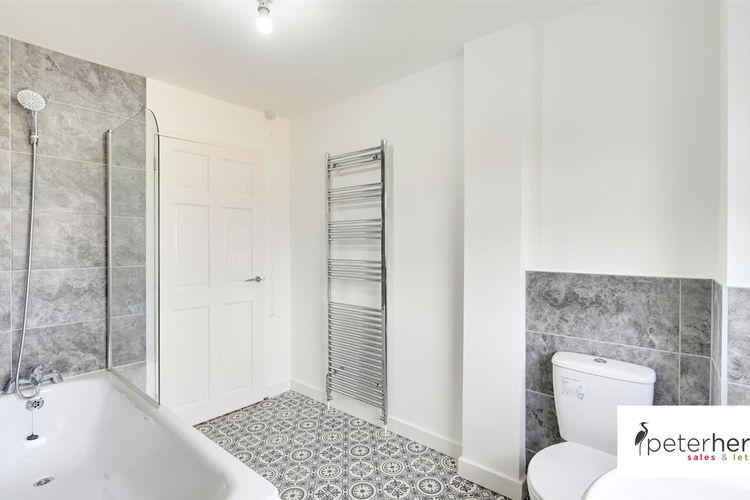 Bathroom - Picture 16 of 18
