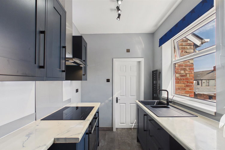 Kitchen - Picture 4 of 17