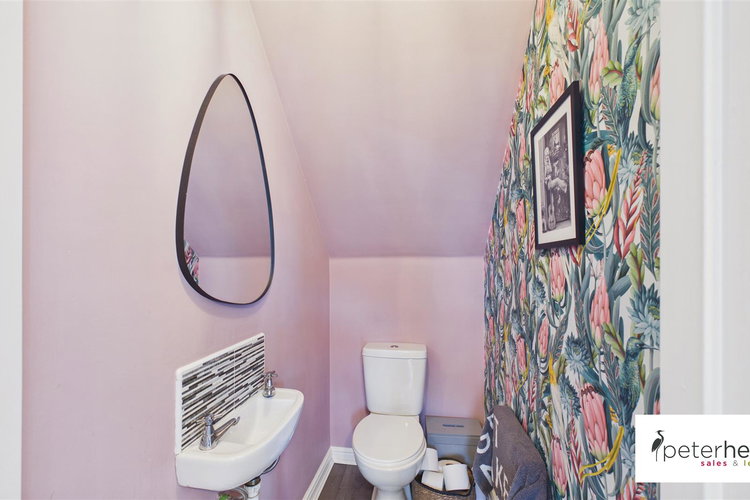 Downstairs WC - Picture 8 of 23