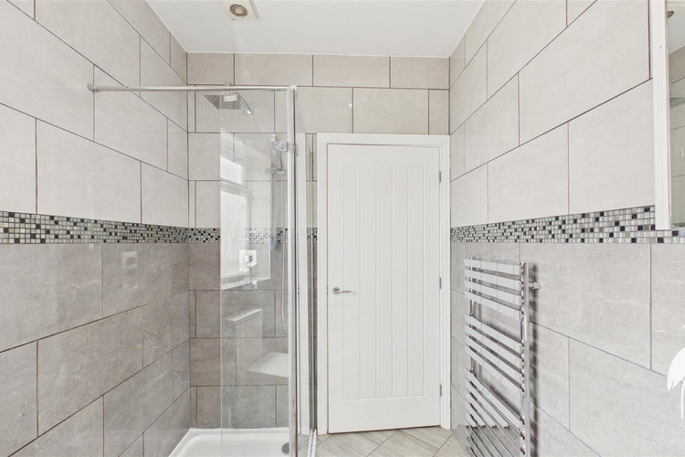 Bathroom - Picture 18 of 22