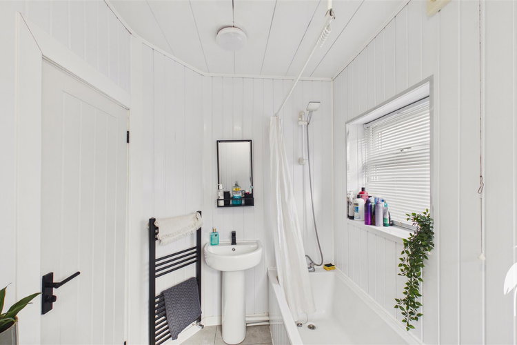 Bathroom - Picture 18 of 22