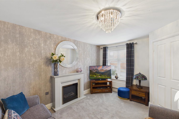 Lounge - Picture 2 of 23