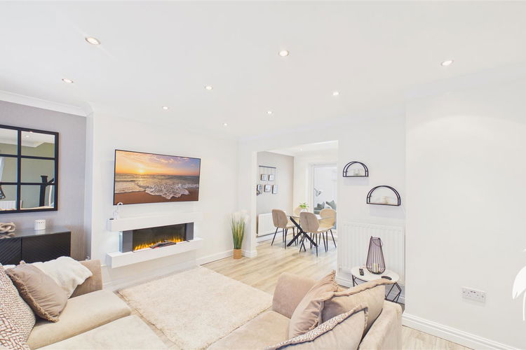 Lounge - Picture 4 of 23