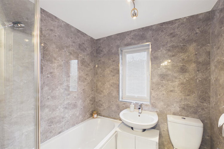 Bathroom - Picture 21 of 23