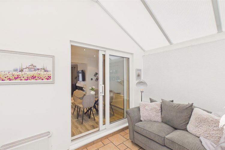 Conservatory - Picture 10 of 23