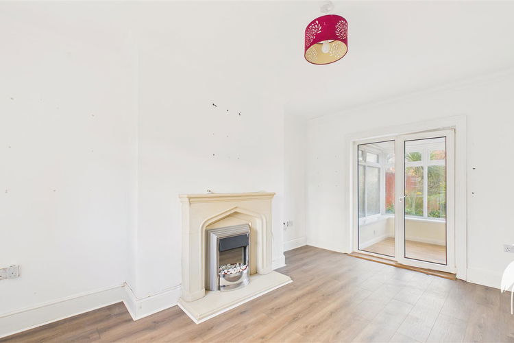 Lounge - Picture 2 of 14