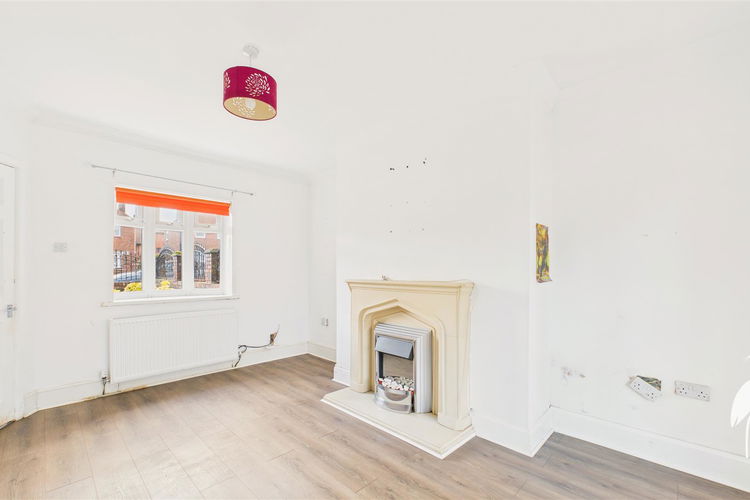 Lounge - Picture 3 of 14