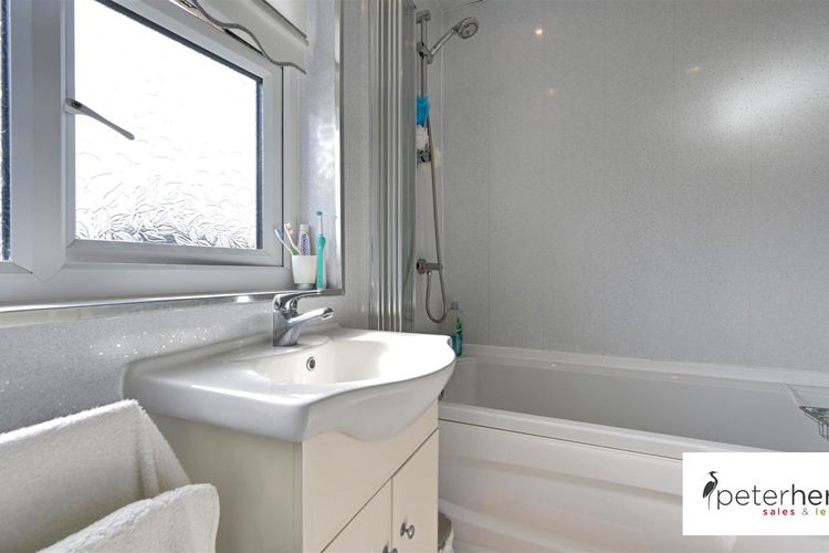 Bathroom - Picture 10 of 13