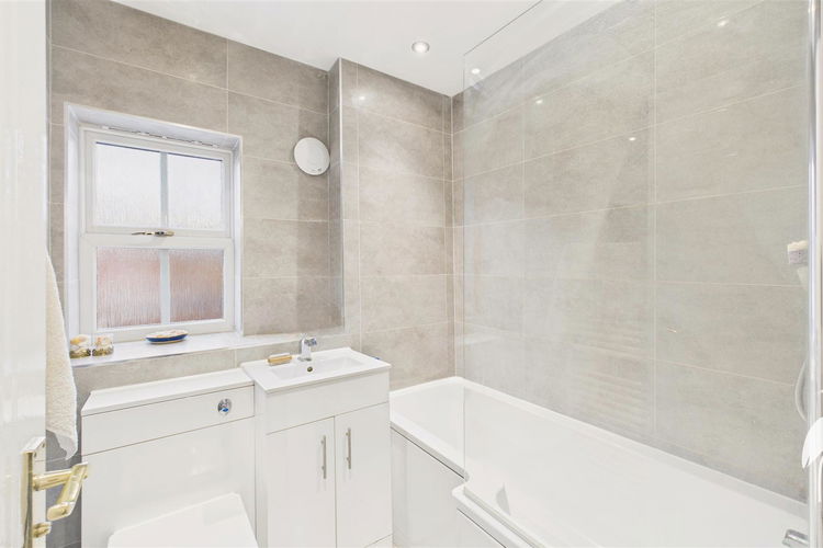 Bathroom - Picture 18 of 21