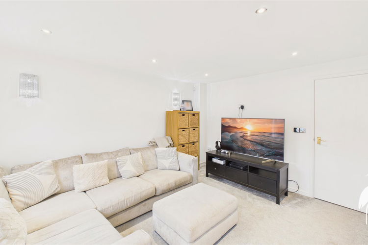 Lounge/Dining Room - Picture 3 of 21