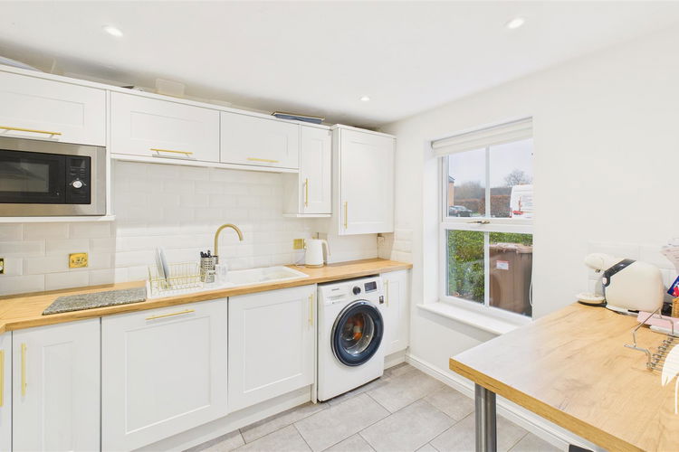 Kitchen - Picture 5 of 21