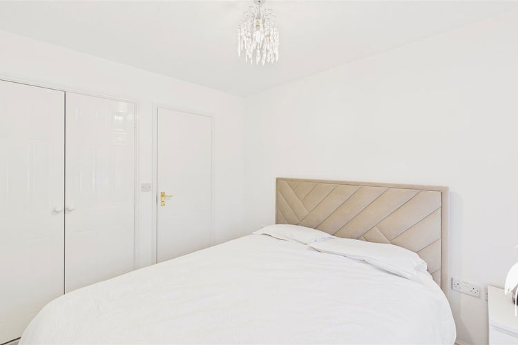 Bedroom 1 - Picture 10 of 21