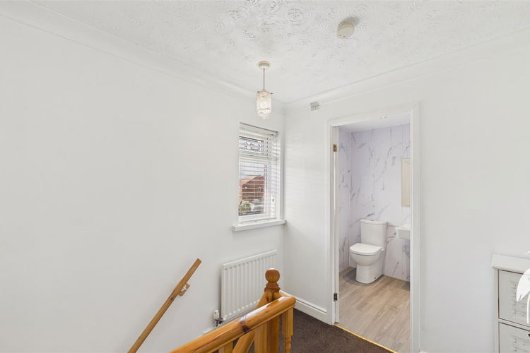 First Floor Landing - Picture 15 of 20