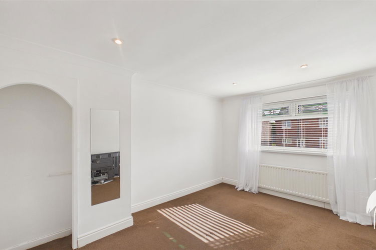 Bedroom 1 - Picture 10 of 20