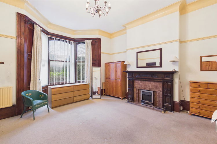 Lounge - Picture 2 of 30