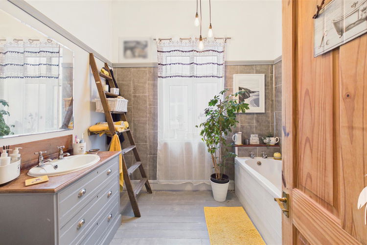 Bathroom - Picture 14 of 30