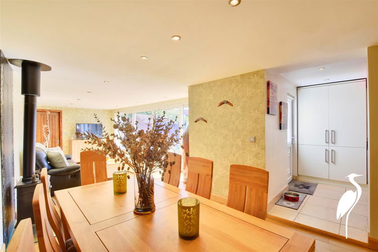 Family/Dining Area - Picture 9 of 37