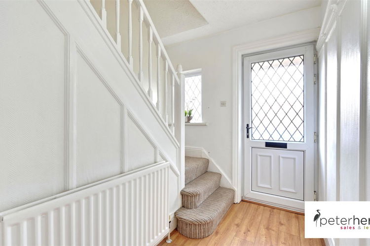Entrance Hall - Picture 11 of 20