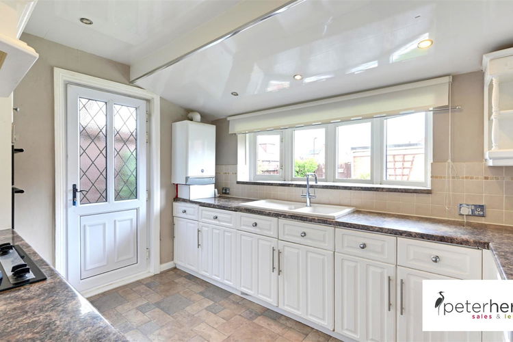 Kitchen - Picture 4 of 20