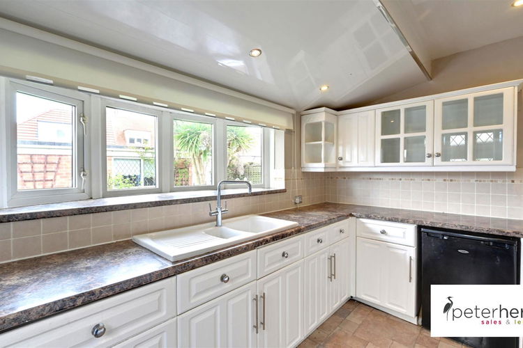 Kitchen - Picture 6 of 20