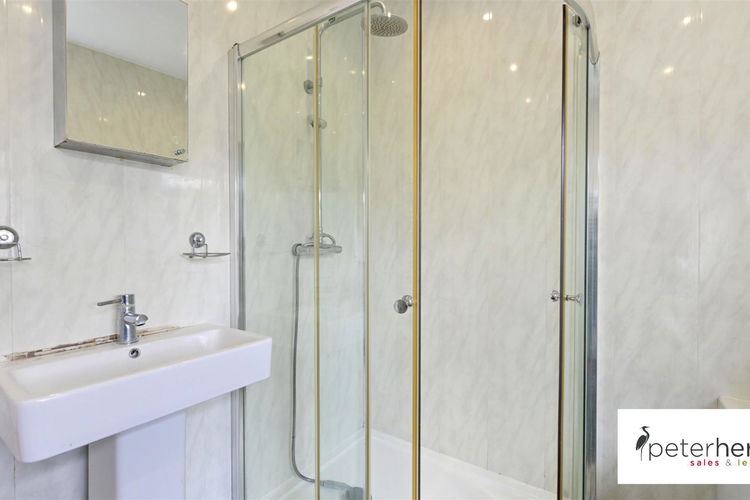 Bathroom - Picture 10 of 20