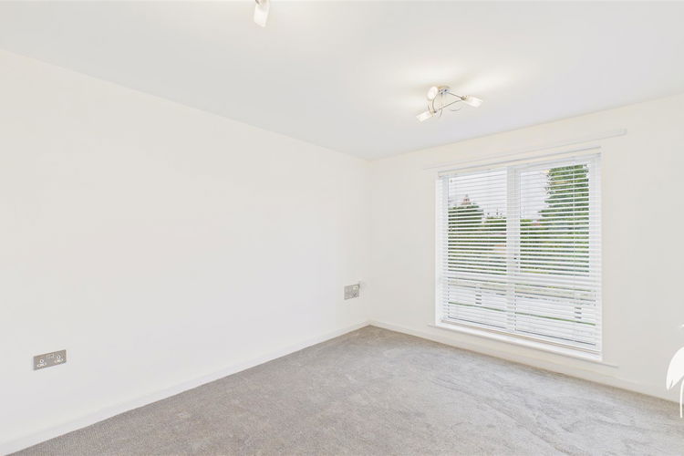 Lounge - Picture 3 of 12