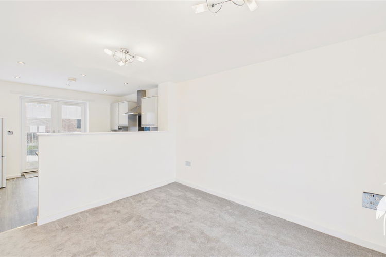 Lounge - Picture 4 of 12