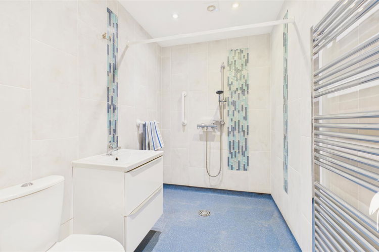 Wet Room - Picture 9 of 12