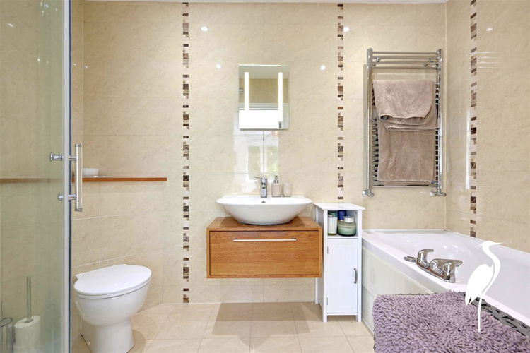 En-Suite Bathroom - Picture 25 of 41