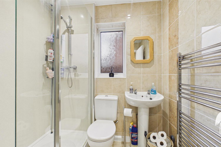 Shower Room - Picture 11 of 14