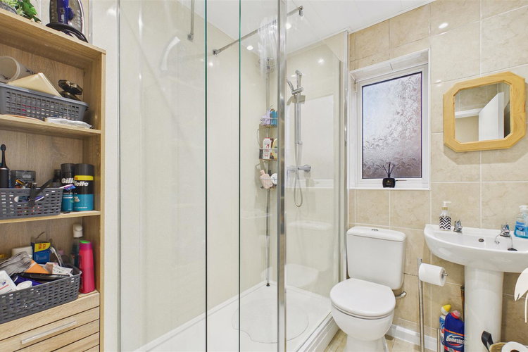 Shower Room - Picture 12 of 14