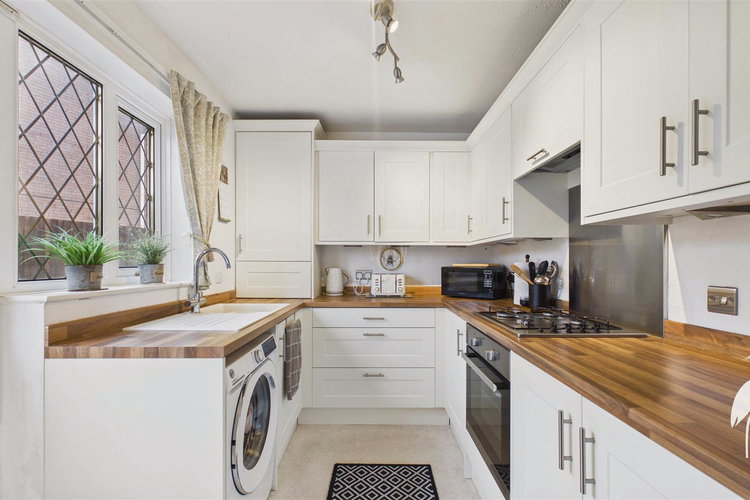 Kitchen - Picture 4 of 14