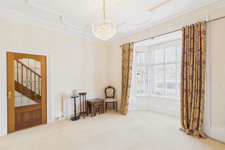 Lounge - Picture 3 of 20