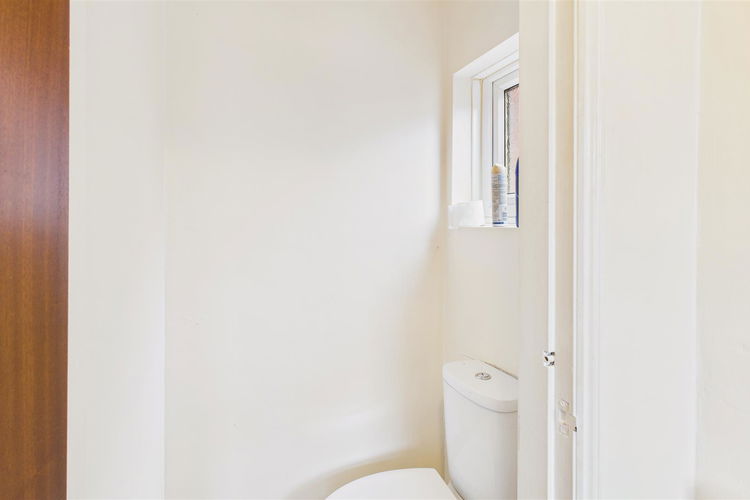 Separate WC - Picture 12 of 20