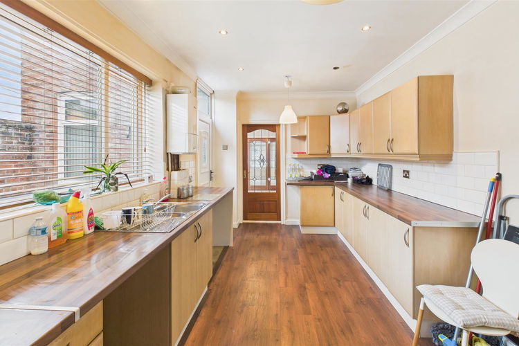 Kitchen - Picture 7 of 20