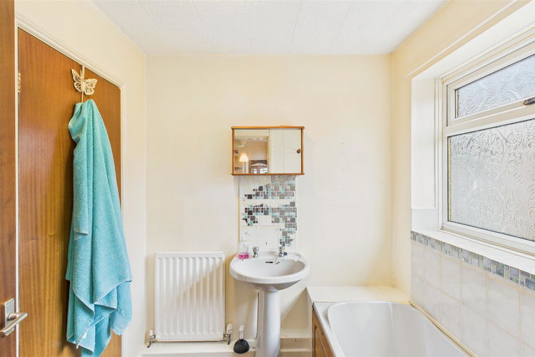 Bathroom - Picture 10 of 20