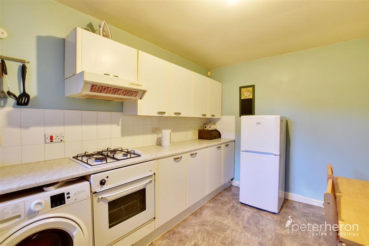 Kitchen - Picture 5 of 11