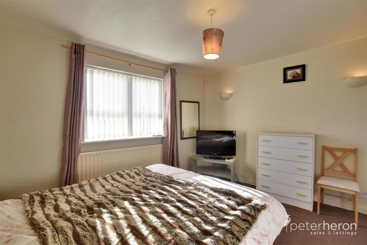 Bedroom 1 - Picture 6 of 11