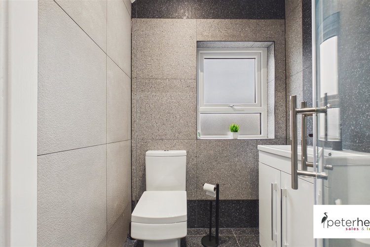 Shower Room - Picture 16 of 25