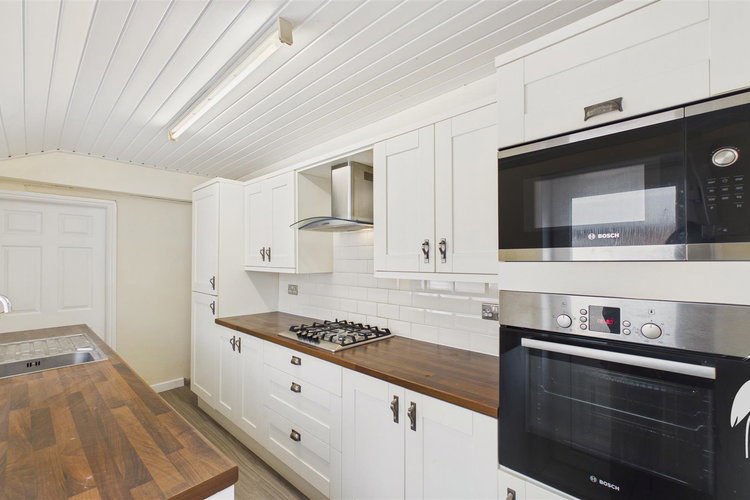 Kitchen - Picture 6 of 17