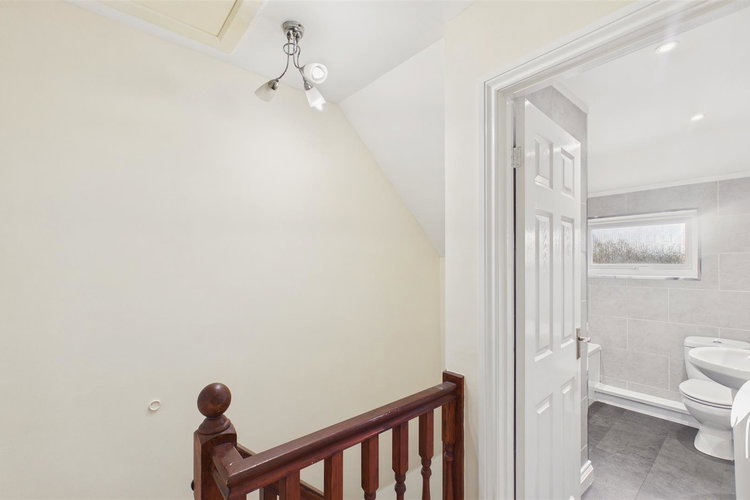 First Floor Landing - Picture 10 of 17