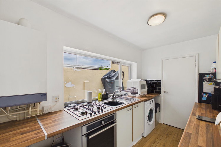 Kitchen - Picture 4 of 16