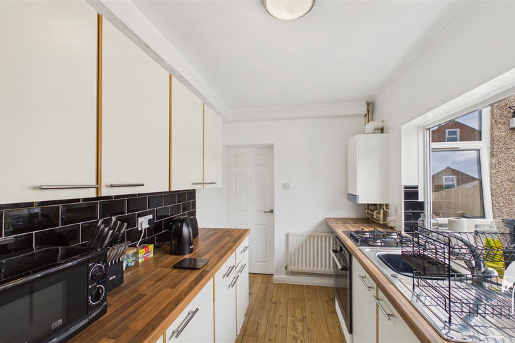 Kitchen - Picture 6 of 16