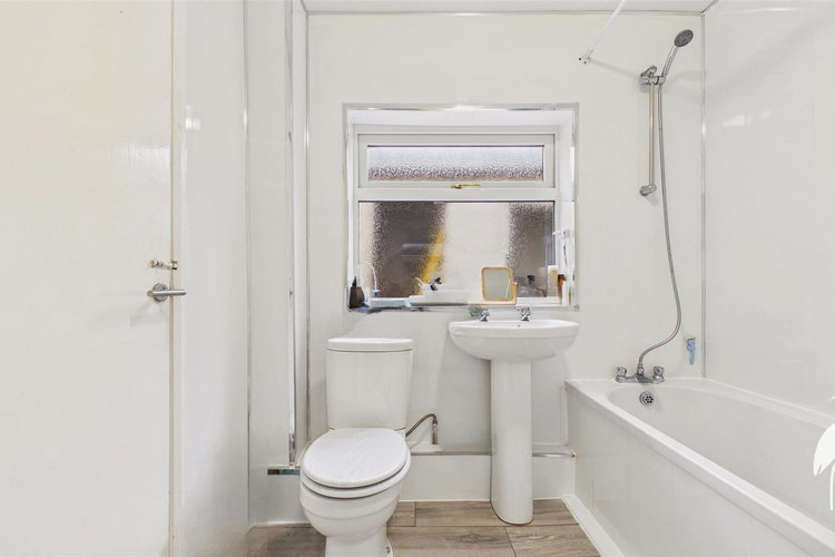 Bathroom - Picture 9 of 16