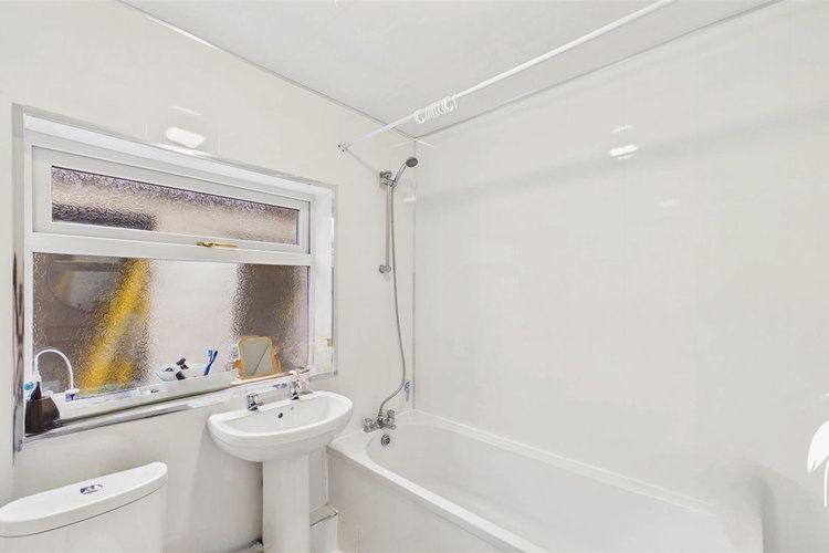 Bathroom - Picture 10 of 16