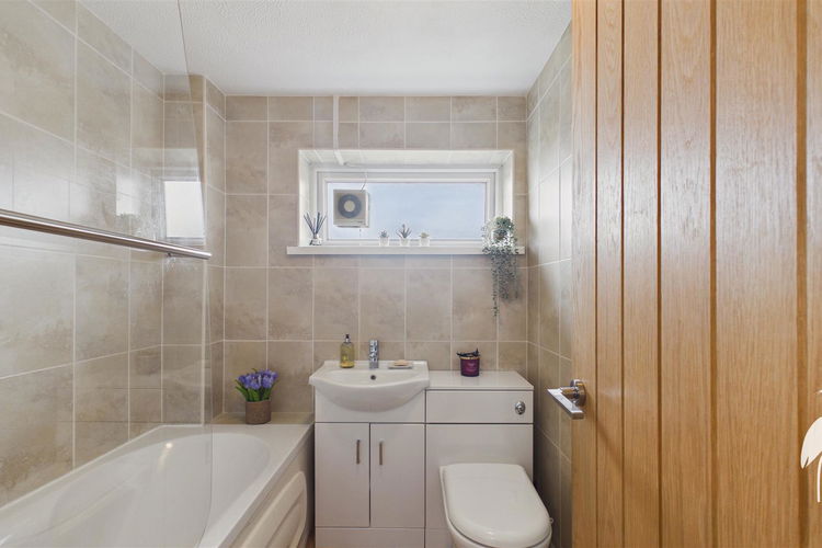 Bathroom - Picture 18 of 23